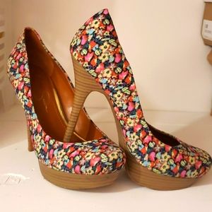 Floral pumps size 8 Jessica Simpson